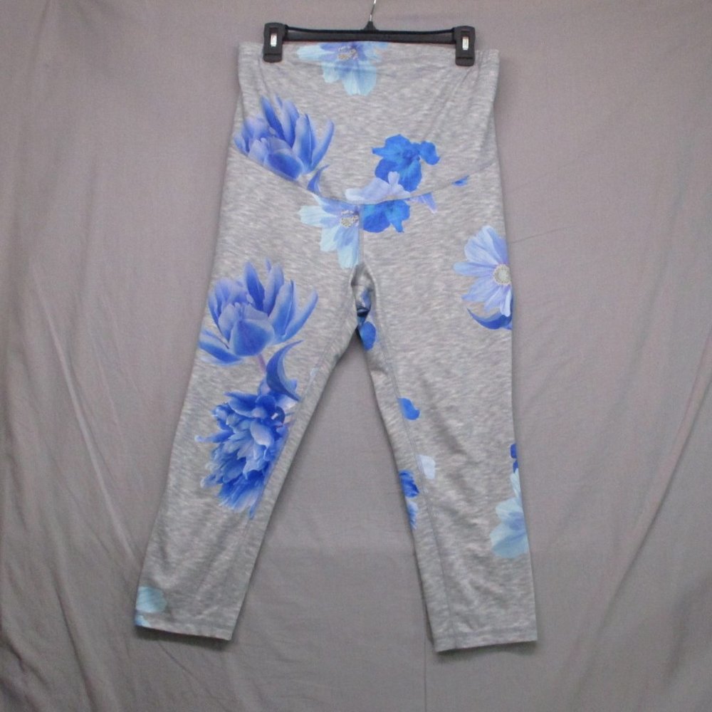 Old Navy Active Maternity‎ Floral Capris Gray Women Size | O/S (L)